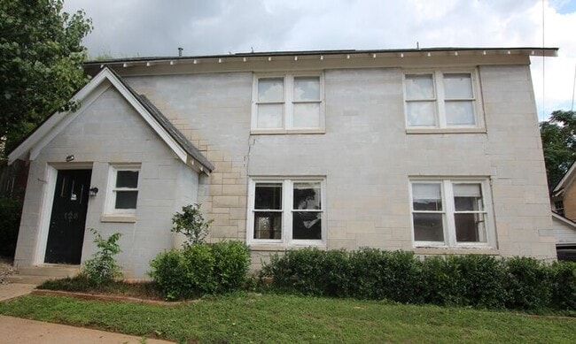 Downstairs 2 Bedroom 1 Bath Unit in Centra... - Downstairs 2 Bedroom 1 Bath House Unit in Centra...