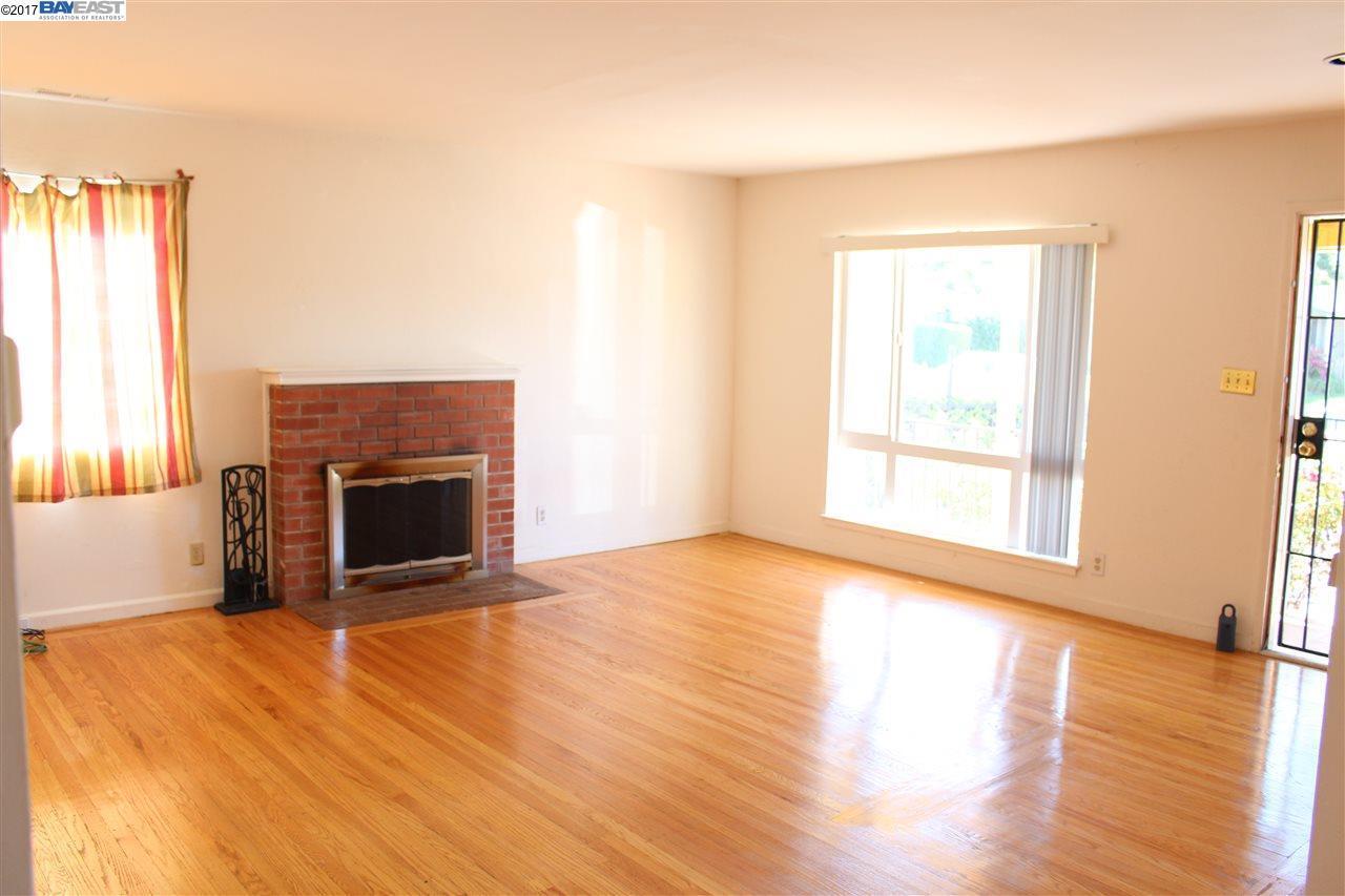 Photo - 15884 Connolly Ave