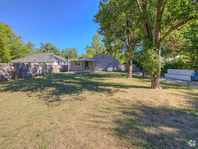 Building Photo - Super cute 3 bedroom bungalow Rental