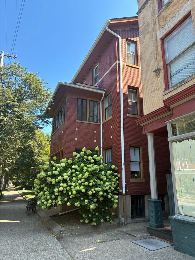 Building Photo - 1445 Unit 2 Rental