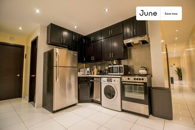 Photo - 15 W 107th St