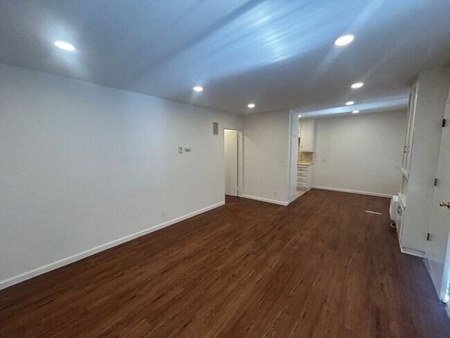 Photo - 346 N Louise St