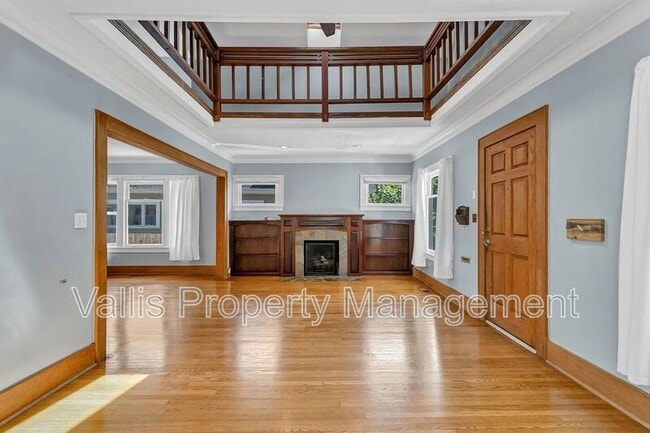 Photo - 960 5th St NE