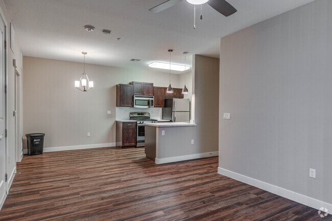 1 BR, 1 BA (La Bella) - 779 SF