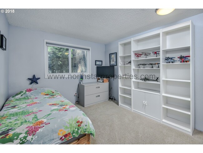 Building Photo - Great Lake Grove Bungalow Walking Distance to Everything