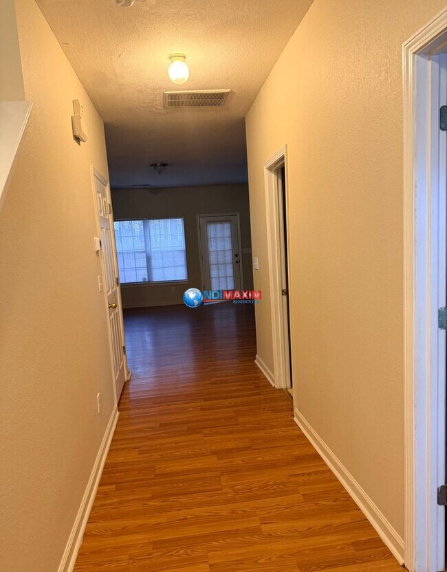 Photo - Spacious 3-bedroom townhouse in Riverdale