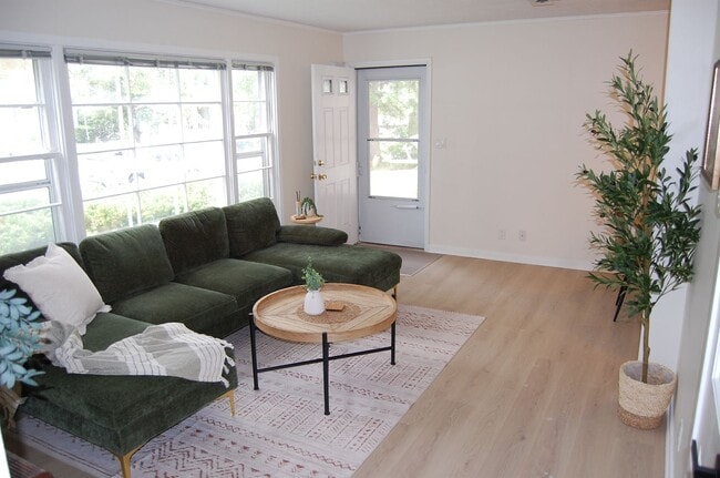 Photo - Super-cute 2bd home near Midtown!