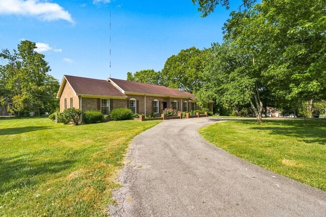 Photo - 1713 Pinetree Ln