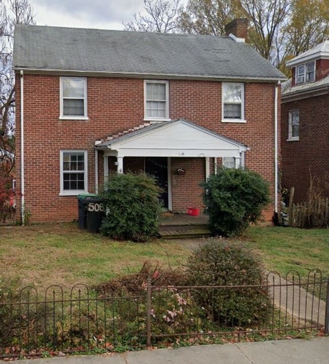 Building Photo - 2026-2027 School Year / 8 Bdrm / 3 Bath St... Rental