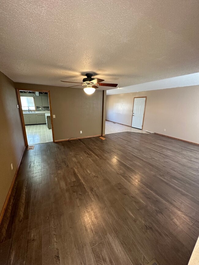 Photo - 1010 E 3rd St