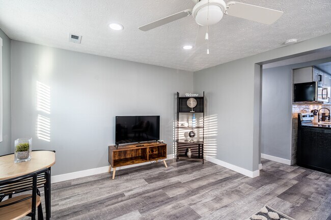 Photo - 1631 Columbia Ave