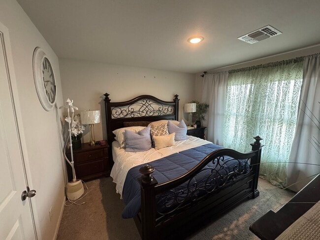 Photo - 470 Reizen Dr