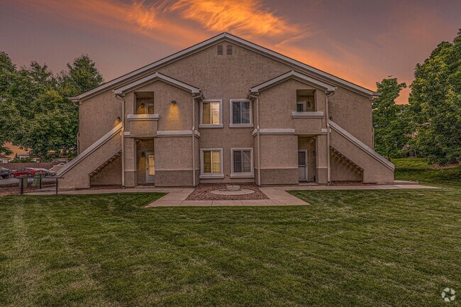 Building Photo - 2 bed, close to Ft Carson, newer paint and... Unit G Rental