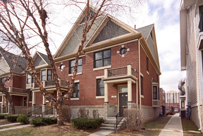 Building Photo - Beautiful Mass Ave Townhome!