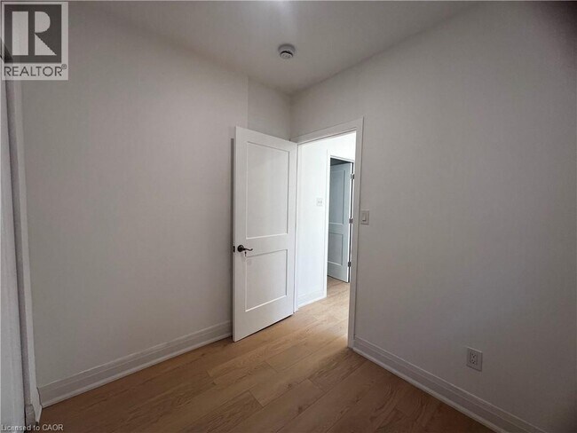 Photo - 804A ST CLAIR Avenue W Unit# 101 Unité 101