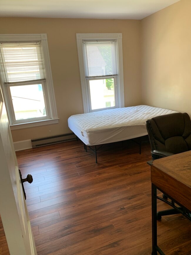 Photo - 113 Oak St Unidad College Summer only