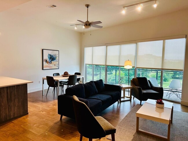 Building Photo - Modern 1 Bedroom in The Cedars Unit 317