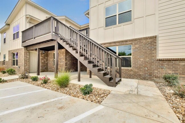 Photo - 2200 Creekside Ln Townhome