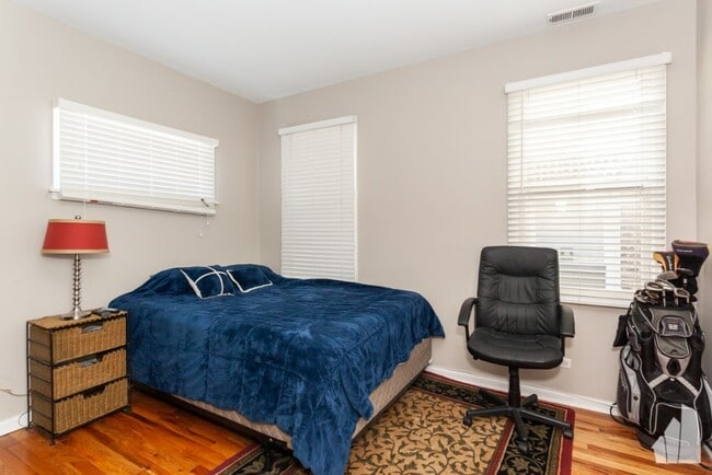 Photo - 2440 N Ashland Ave Unit 2