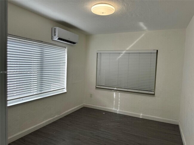 Photo - 2001 NW Flagler Terrace Unit 4