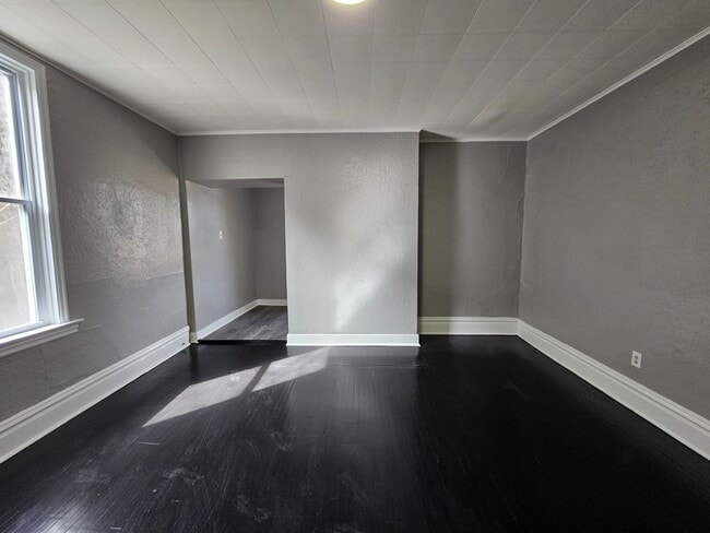 Building Photo - Newl updated 2 bedroom 1 bath located in C... Rental