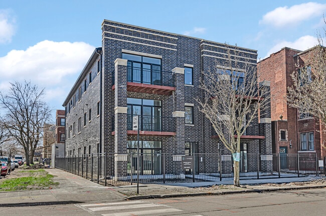 Building Photo - 623 E 60th St Rental