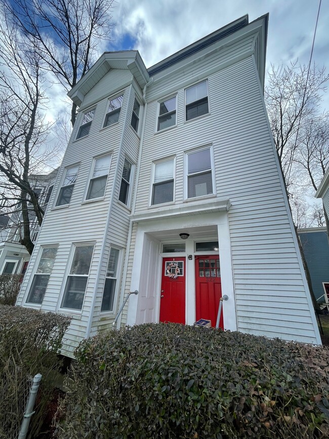 Building Photo - 322 Beacon St Unit 2 Rental