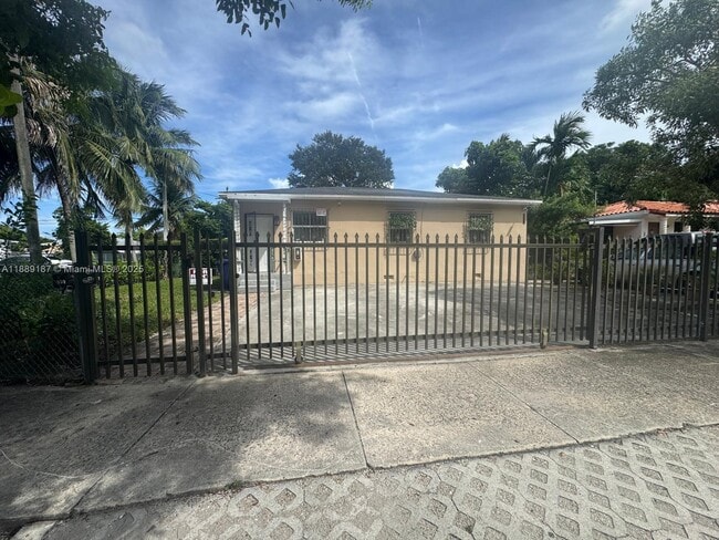 Building Photo - 851 NW 36th Ave Unit 3