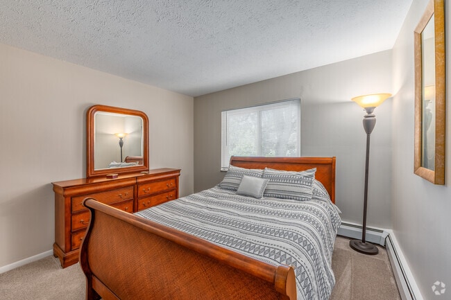2BR, 1BA - 900SF - Primary Bedroom