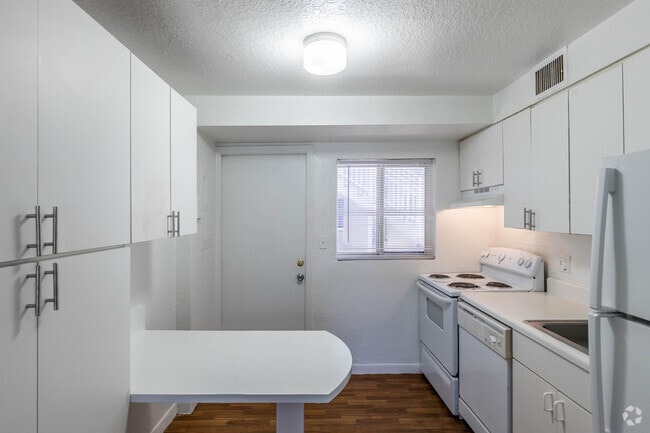 2 BR, 1 BA