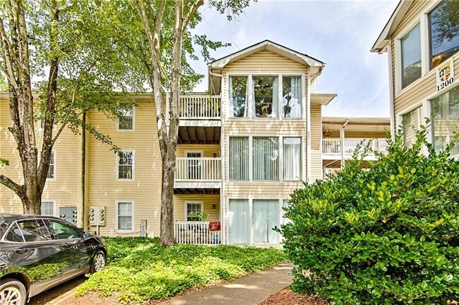 Building Photo - 1102 Augusta Dr Rental