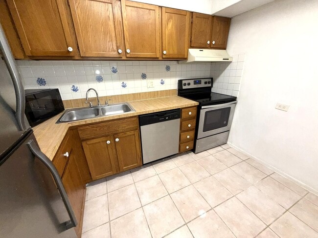 Photo - 3690 Inverrary Dr Condo Unit 2u