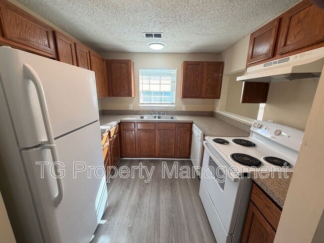 Photo - 747 Broxton St