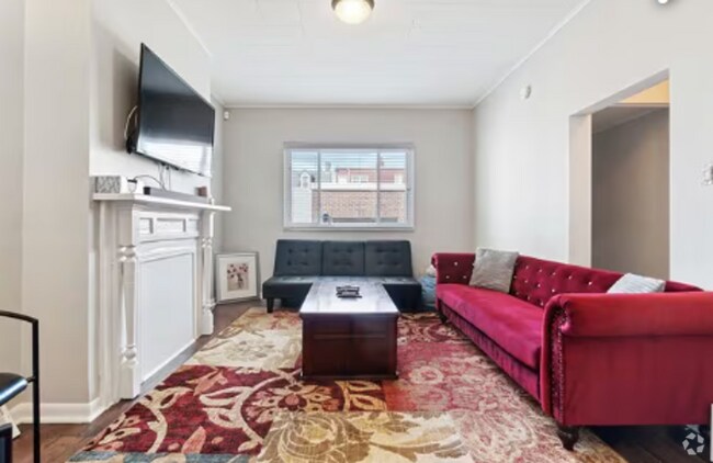Building Photo - Newly Renovated 2 Bed, 1 Bath Home - Centr...