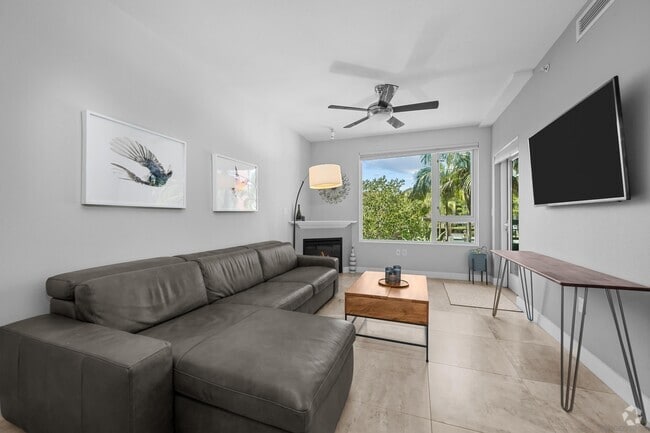 Building Photo - 300 W Beech St Unit 204 Rental