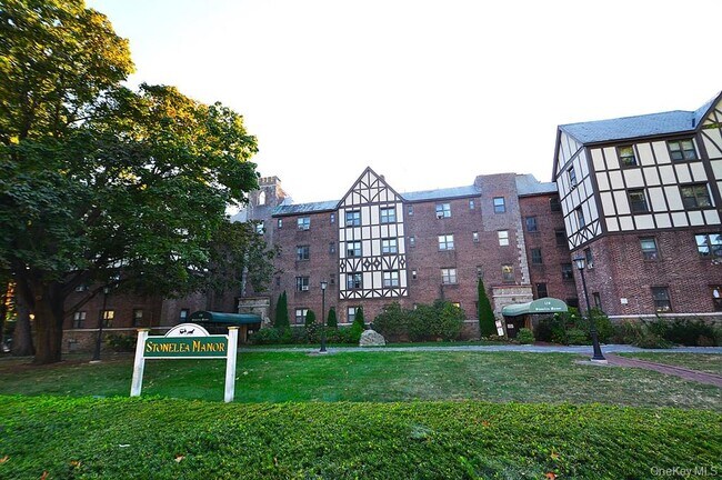 Photo - 120 Stonelea Pl Unit 3M