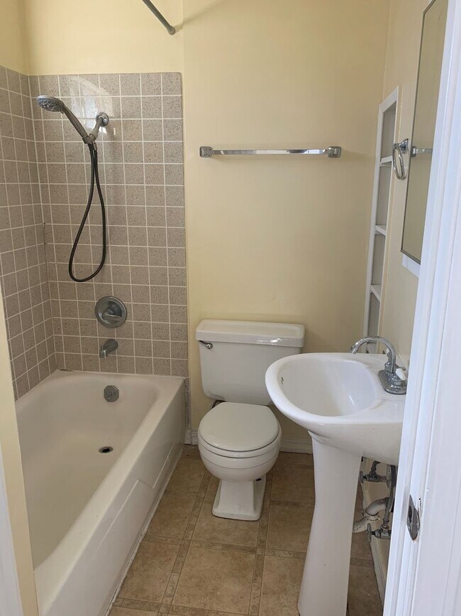 Photo - 1876-1878 Leroy St Unidad 1878