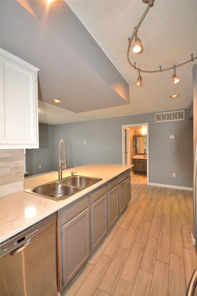 Photo - 260 El Dorado Blvd Unidad 903