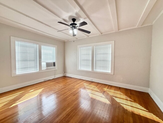 Photo - Adorable Downstairs Studio in Vintage 1920s Complex Unit F104