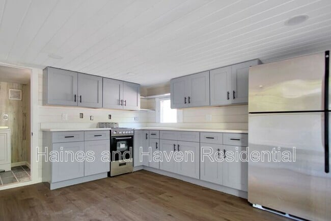 Photo - 658 Avenue B NW
