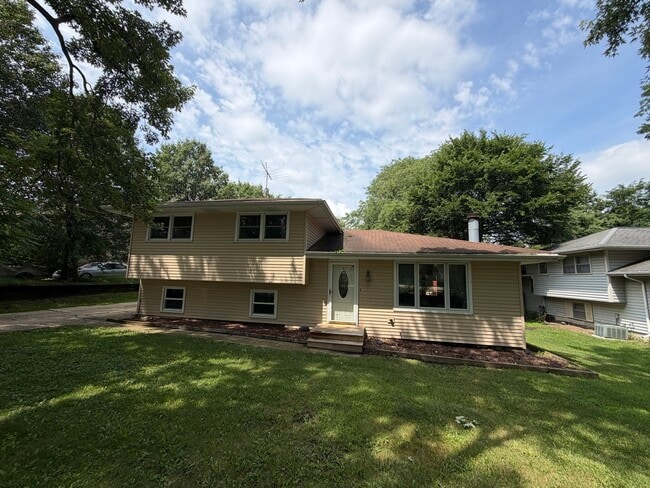 Building Photo - 3S478 Winfield Rd