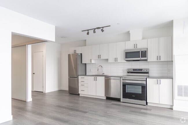 1BR, 1.5BA - 655SF - Kitchen - Market Flats