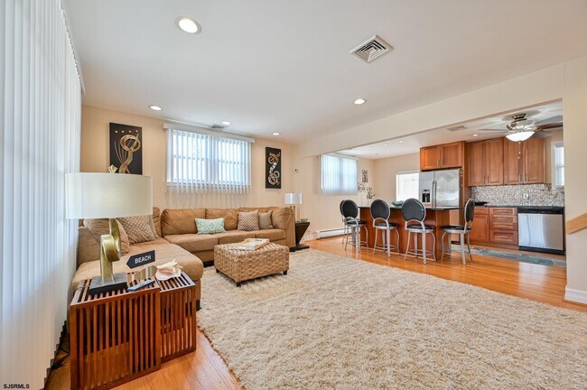 100 N Argyle Ave