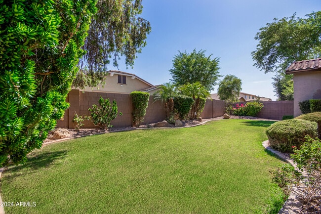2695 E Rakestraw Ln