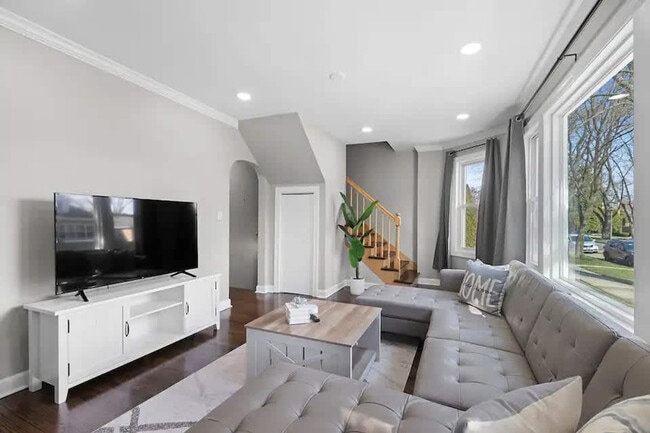 Building Photo - 6028 Crain St Rental