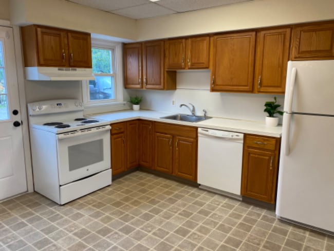 Photo - 650 E Broad St Apartment Unit 1