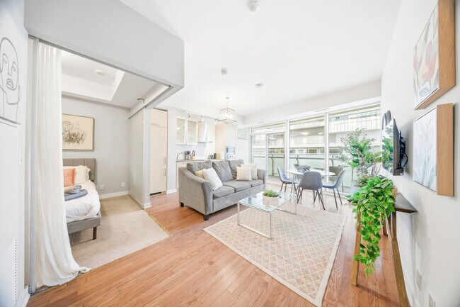 222 Bremner Blvd Unit SI ID1609070P