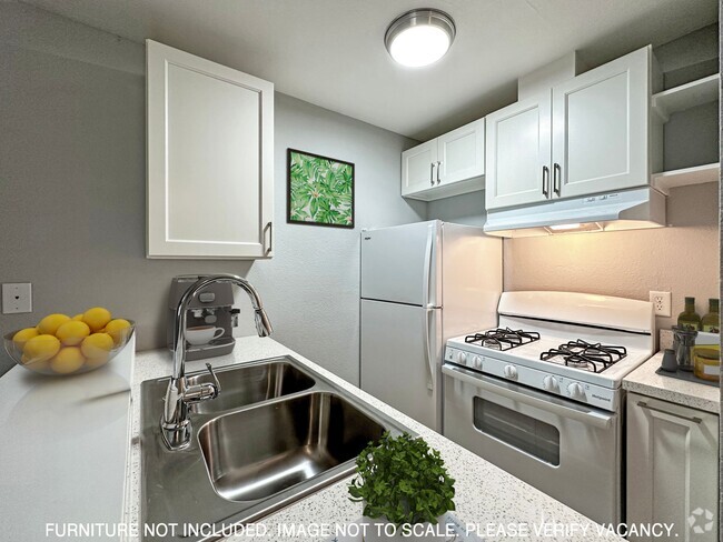 Building Photo - 630 N Van Buren Rental