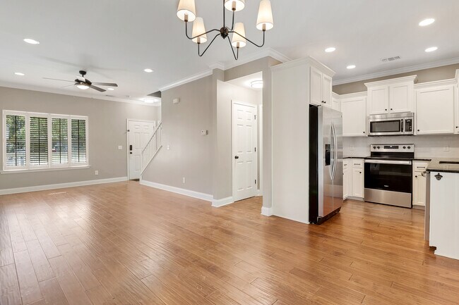 Photo - E 31st Street