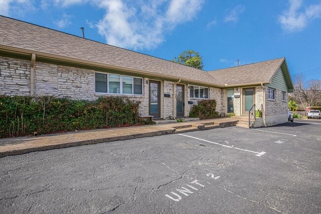 Building Photo - 1311 E 52nd St Unit 2